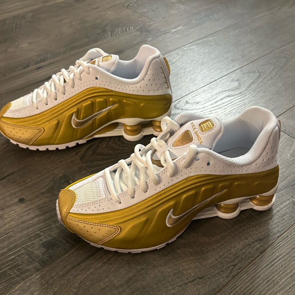 Nike Shox R4 (GS) - New with Box